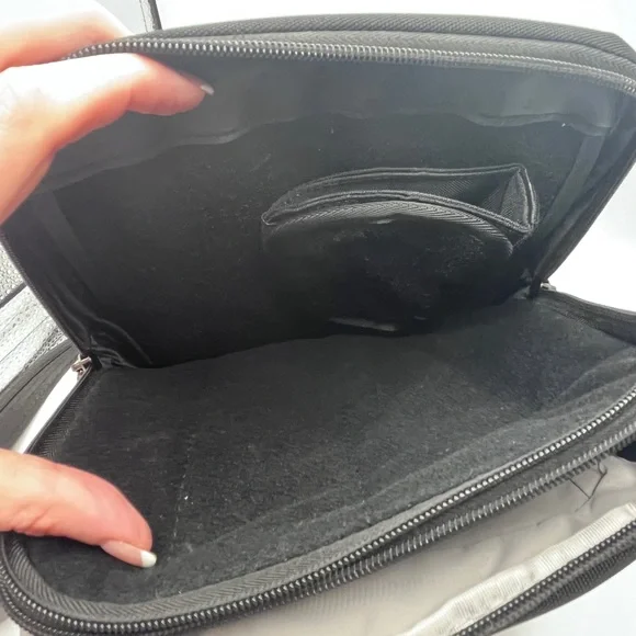 Travelon Anti-Theft Concealed Carry Slim Messenger Bag - Picture 5 of 16